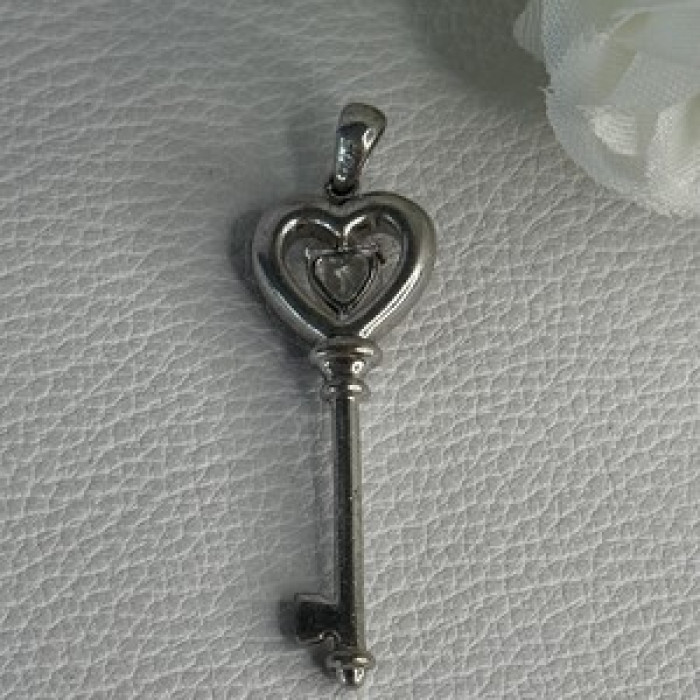 925 Sterling Silver Beryl Love Key Pendant Length 1.60 Inch