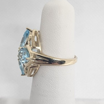 10K Yellow Gold & Topaz Ring Size 4