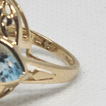 10K Yellow Gold & Topaz Ring Size 4