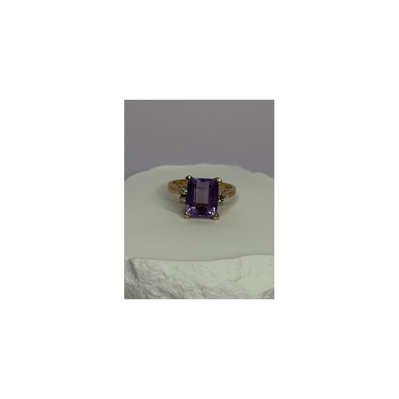 10K YELLOW GOLD AMETHYST & DIAMONDS RING SIZE 6.5