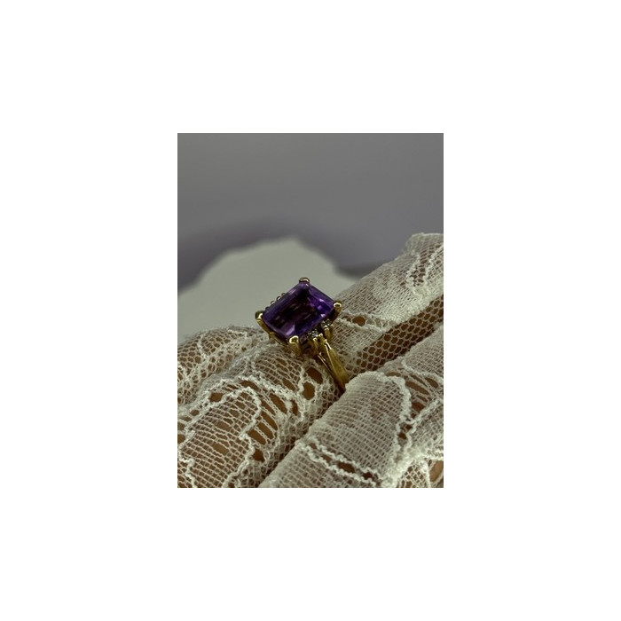 10K YELLOW GOLD AMETHYST & DIAMONDS RING SIZE 6.5