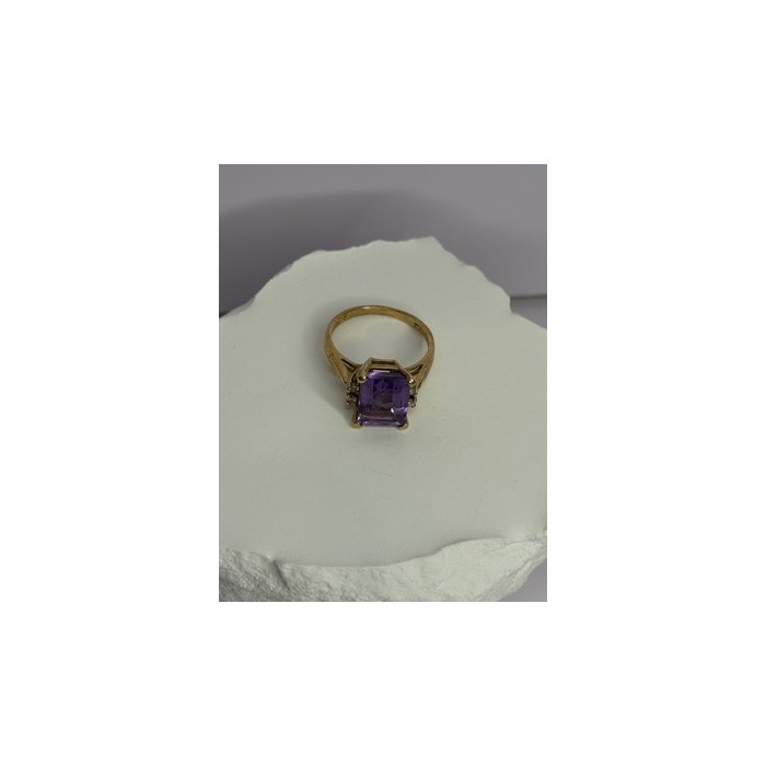 10K YELLOW GOLD AMETHYST & DIAMONDS RING SIZE 6.5