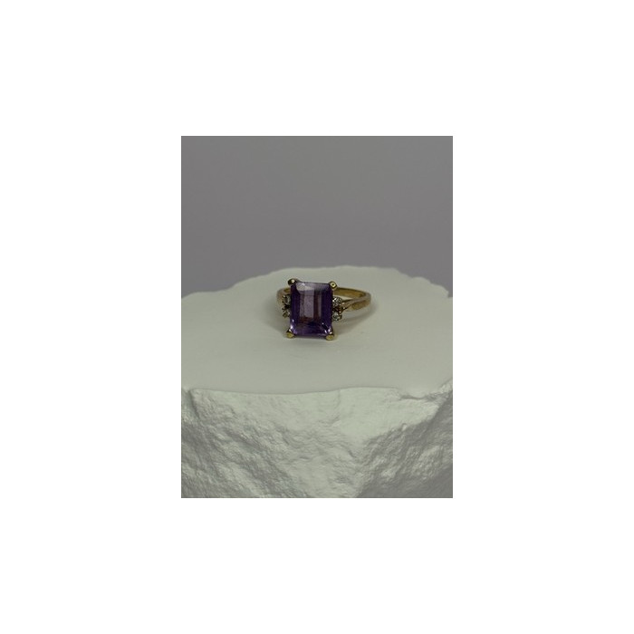 10K YELLOW GOLD AMETHYST & DIAMONDS RING SIZE 6.5