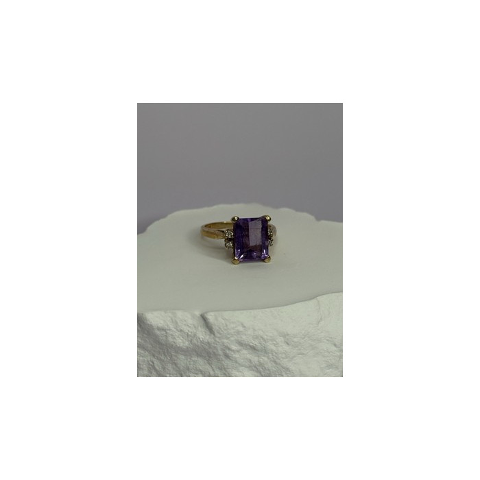 10K YELLOW GOLD AMETHYST & DIAMONDS RING SIZE 6.5