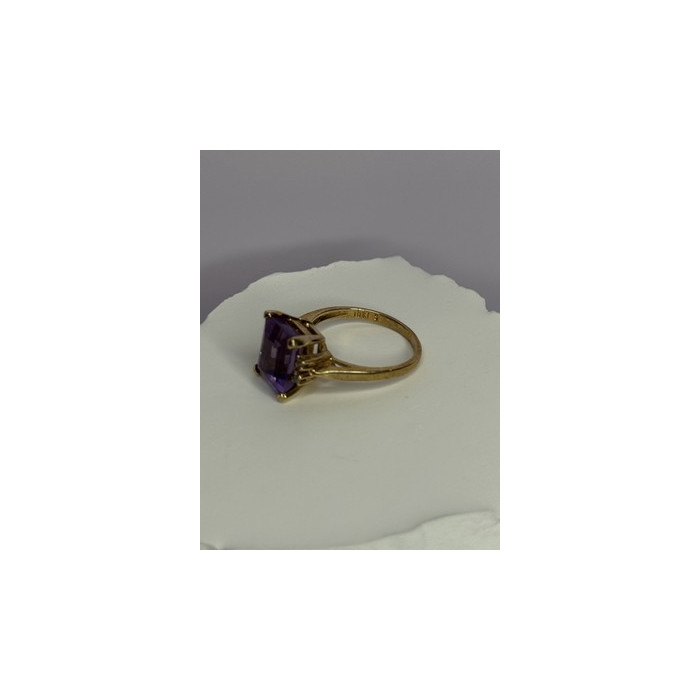 10K YELLOW GOLD AMETHYST & DIAMONDS RING SIZE 6.5