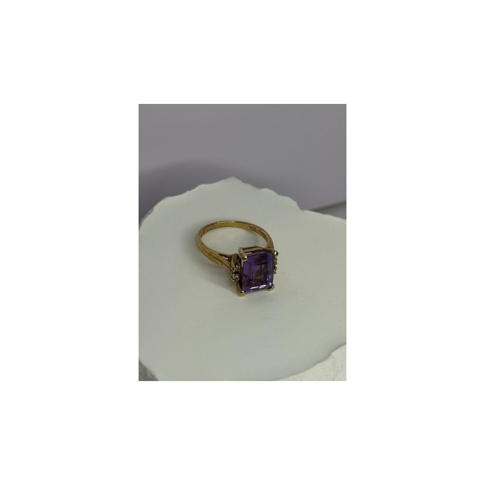 10K YELLOW GOLD AMETHYST & DIAMONDS RING SIZE 6.5
