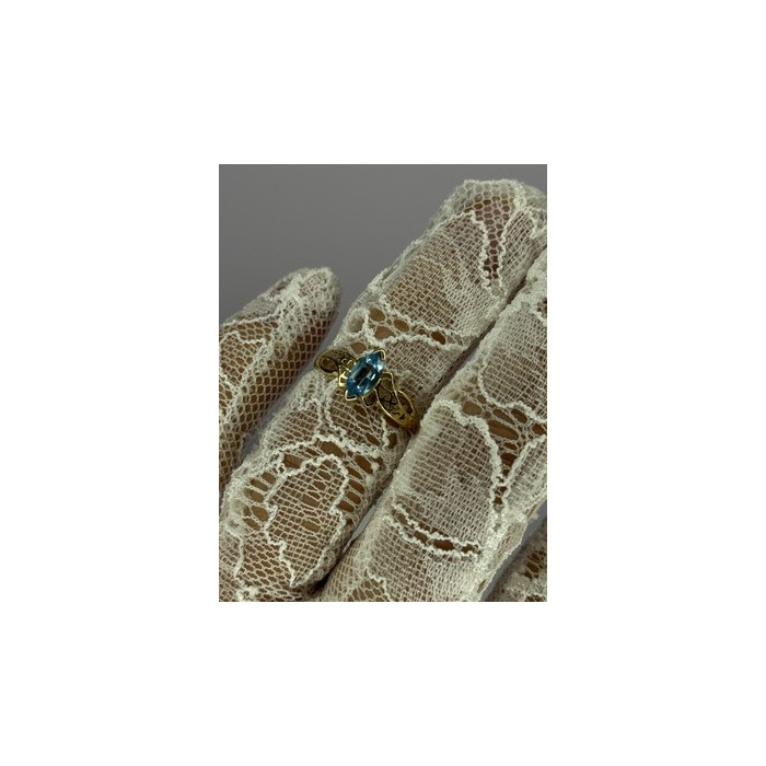 10K YELLOW GOLD BLUE TOPAZ RING SIZE 6.8