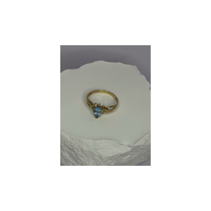 10K YELLOW GOLD BLUE TOPAZ RING SIZE 6.8