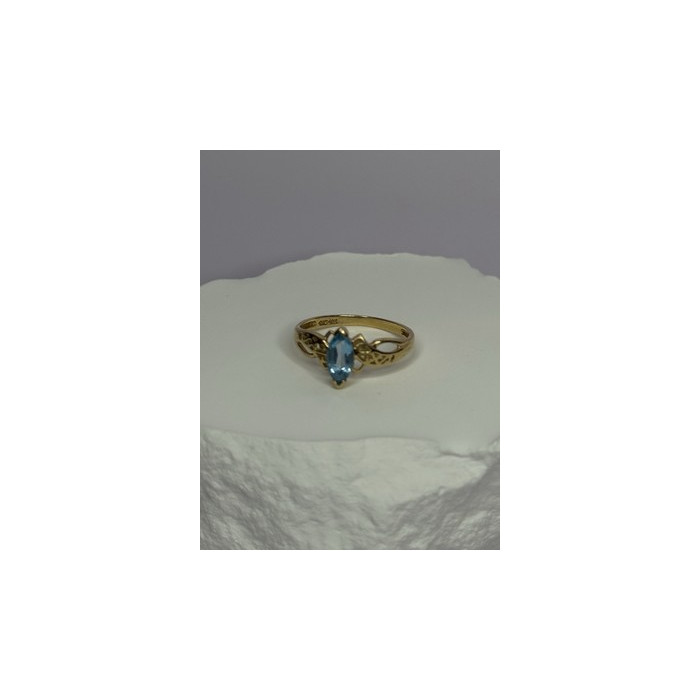 10K YELLOW GOLD BLUE TOPAZ RING SIZE 6.8