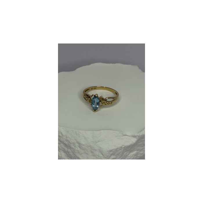 10K YELLOW GOLD BLUE TOPAZ RING SIZE 6.8