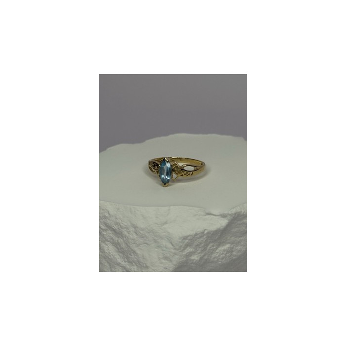 10K YELLOW GOLD BLUE TOPAZ RING SIZE 6.8
