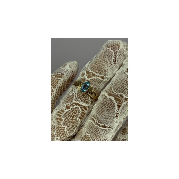 10K YELLOW GOLD BLUE TOPAZ RING SIZE 6.8