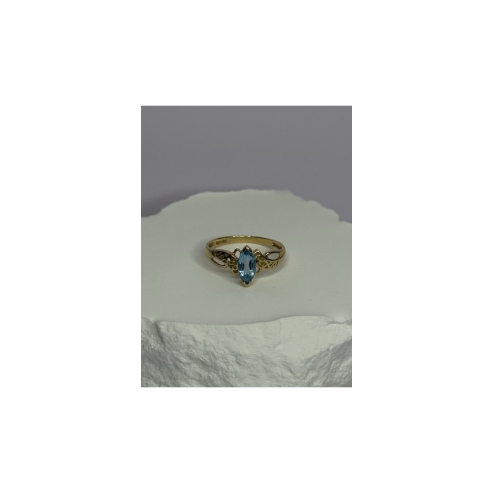 10K YELLOW GOLD BLUE TOPAZ RING SIZE 6.8