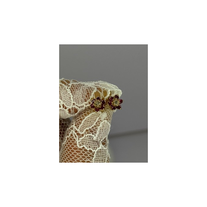 14K YELLOW GOLD RUBY & DIAMONDS FLOWER EARRINGS LENGTH 0.25 INCH