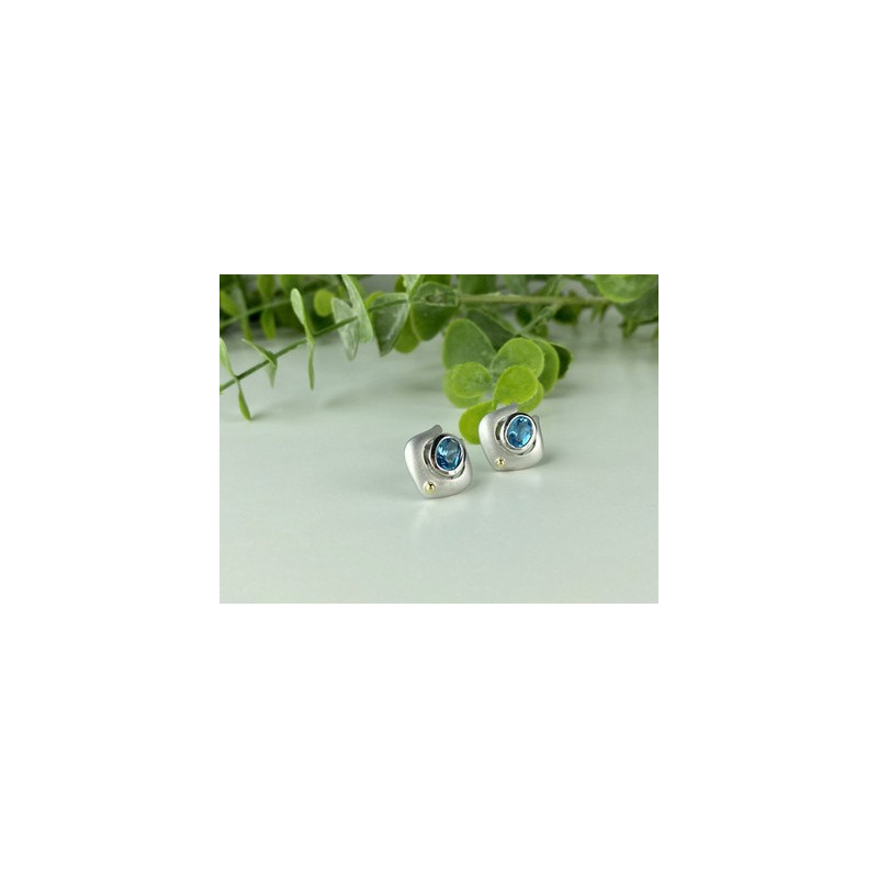 925 STERLING SILVER BLUE TOPAZ STUD EARRINGS