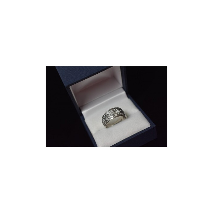 925 Sterling Silver Ring Size 8