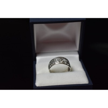 925 Sterling Silver Ring Size 8