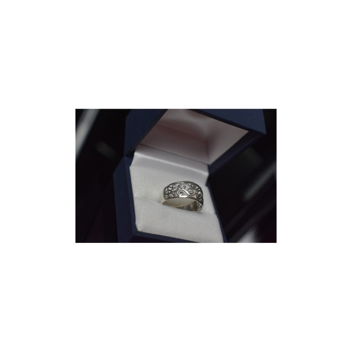 925 Sterling Silver Ring Size 8