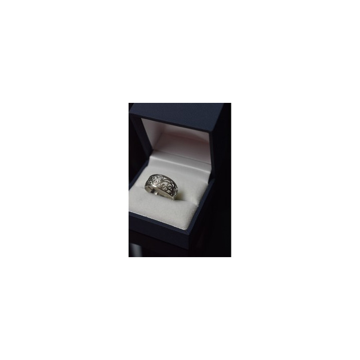 925 Sterling Silver Ring Size 8