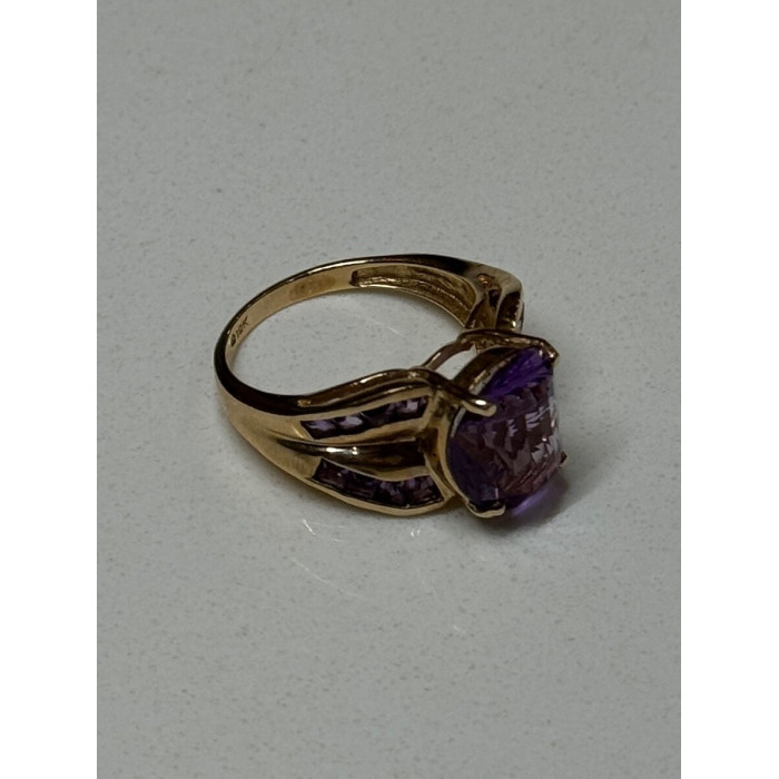 10K YELLOW GOLD AMETHYST RING SIZE 7