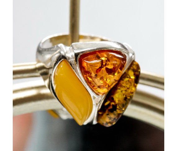 Cleaning silver jewelry