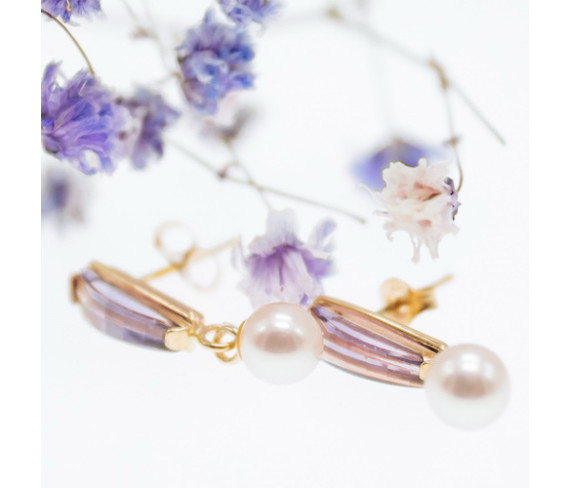 Wearing Pearls Correctly